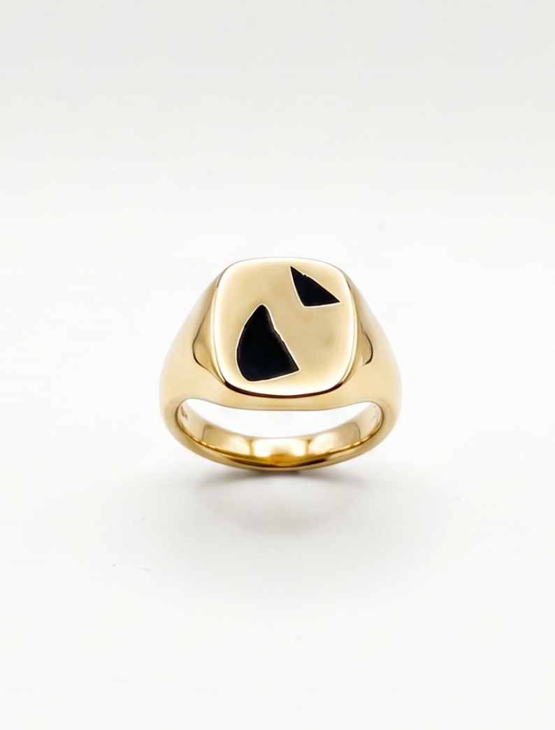 Cushion Ring Large - 9ct Gold
